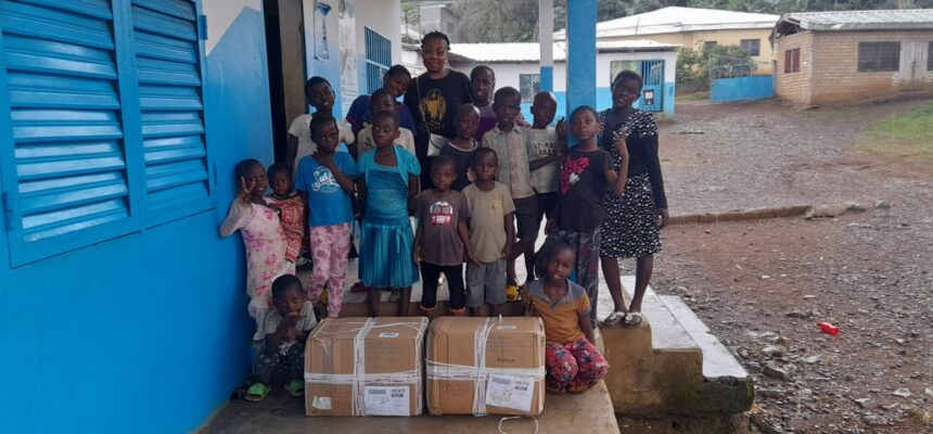 Kleiderpakete für die Waisenkinder in Kamerun