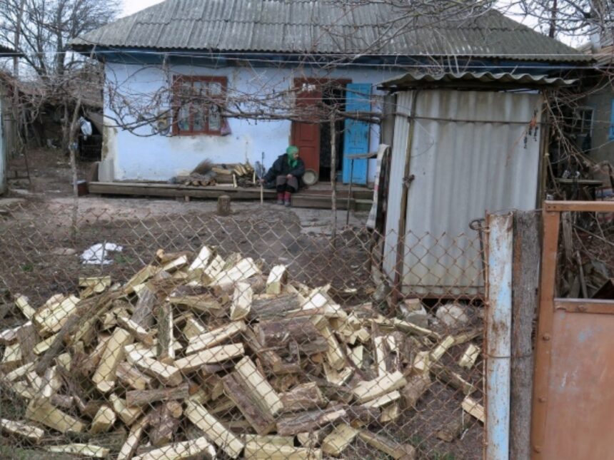 Brennholzspende für Bedürftige in Moldawien