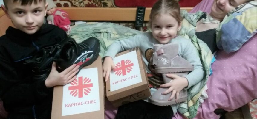 Winterschuhe für bedürftige Kinder in der Ukraine