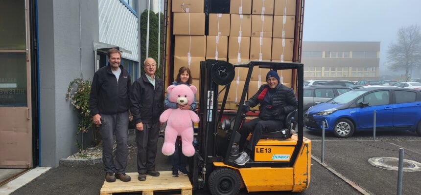 Rosa Plüschbär reist mit dem 20. Hilfsgütercontainer zu unseren Schwestern in Peru Rosa Plüschbär reist mit dem 20. Hilfsgütercontainer zu unseren Schwestern in Peru